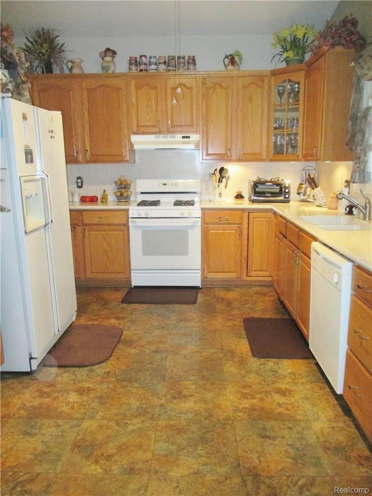 4418 Brest Road Newport, MI 48166 - Photo 6 of 36 2015-09-28 021.JPG