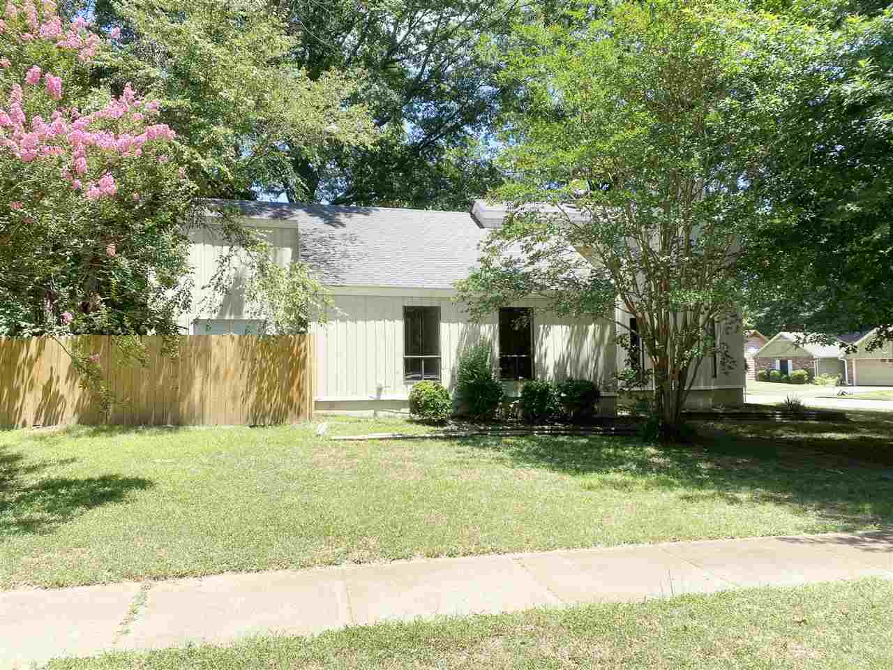 4314 Renners Road Memphis, TN 38128 - Photo 2 of 23