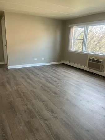 $1,600 | 10917 South Lloyd Drive, Unit 7, Worth, IL 60482