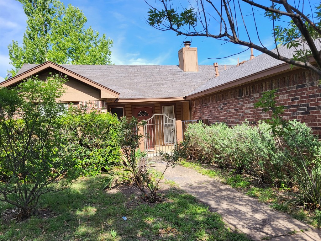 a view of a backyard with plants