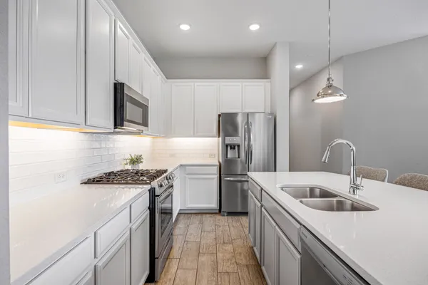 $3,000 | 9403 Windward Bluff Way, Tomball, TX 77375