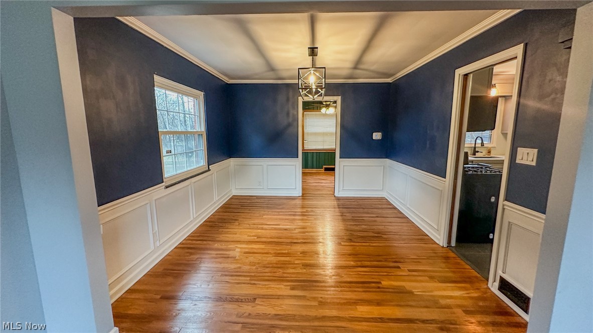 426 Dorchester Road Akron, OH 44320 - Photo 3 of 20 Dining Room off the Kitchen and Living Room
