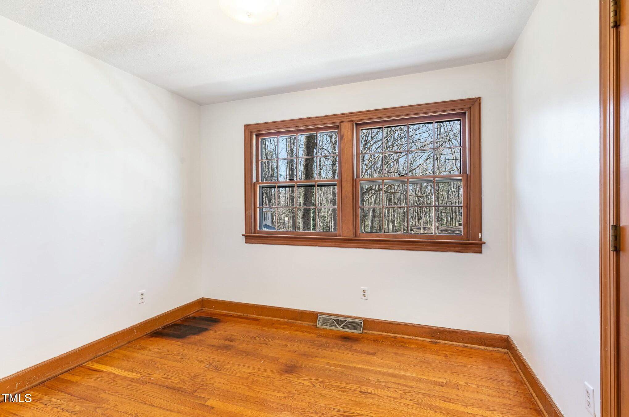 6600 Clinton Place Raleigh, NC 27607 - Photo 18 of 35 an empty room with a window