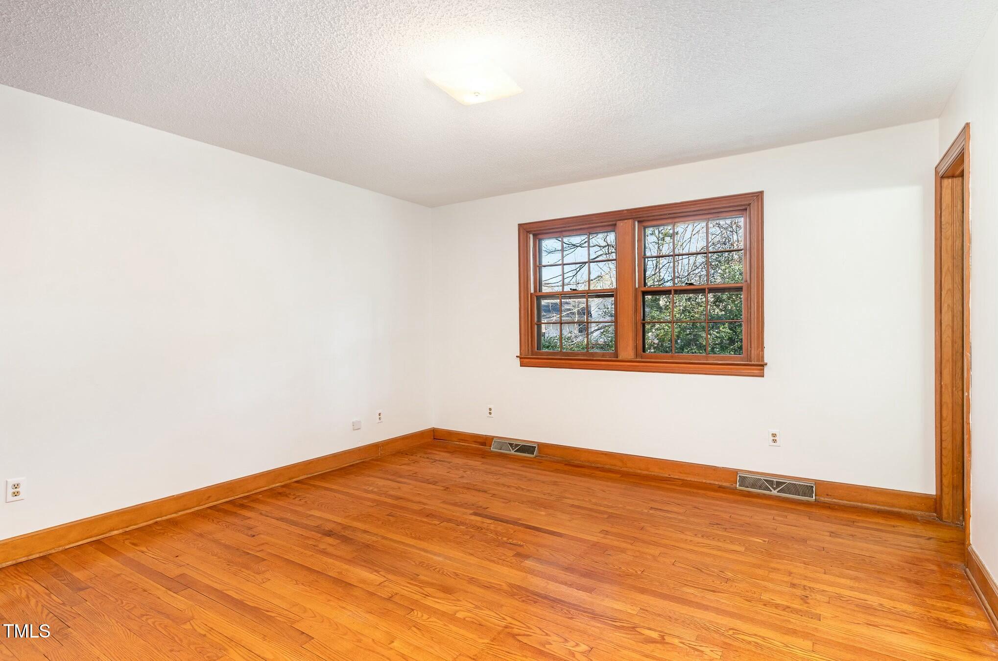 6600 Clinton Place Raleigh, NC 27607 - Photo 21 of 35 an empty room with a window