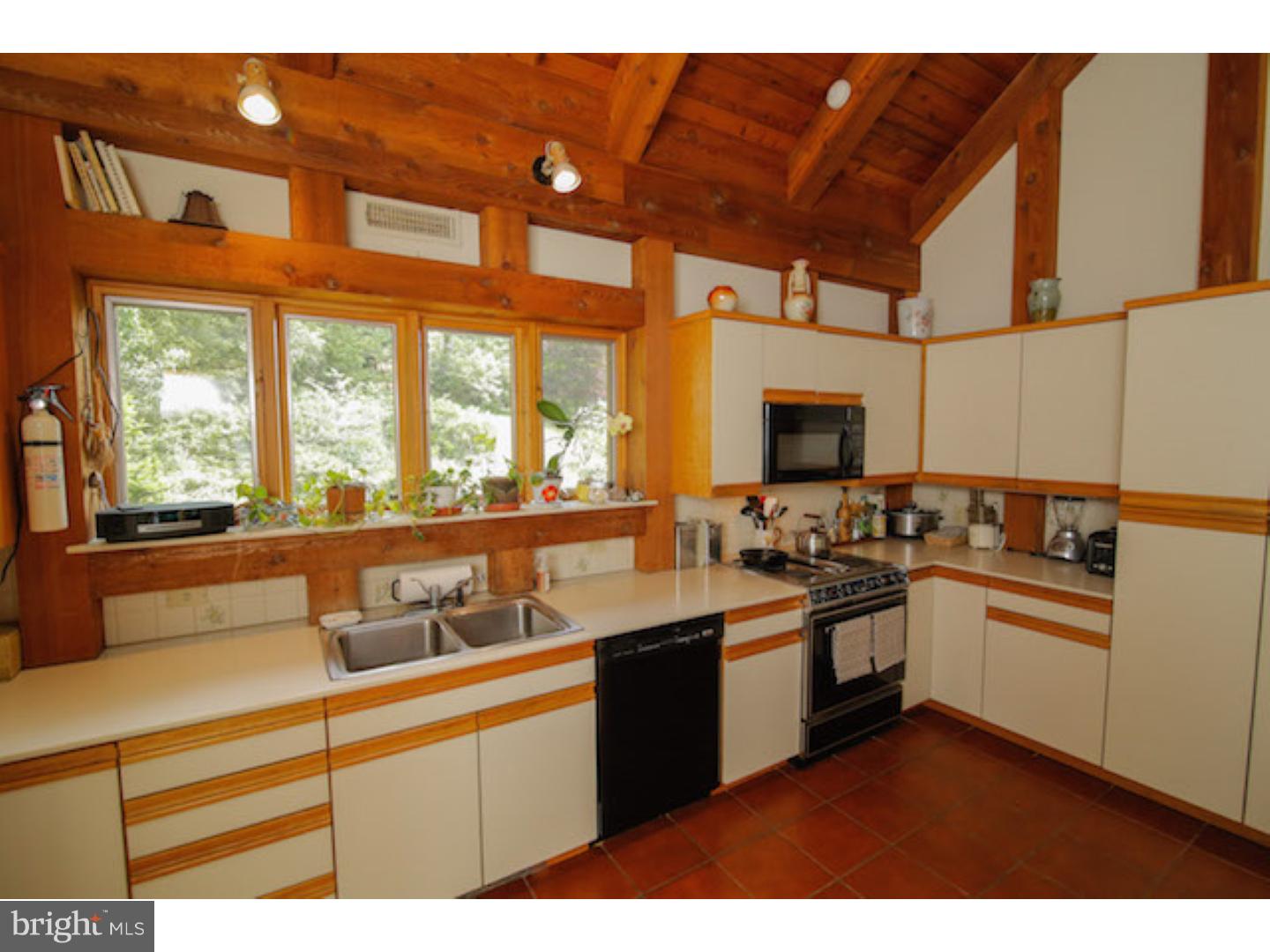 3063 Distillery Road Fogelsville, PA 18051 - Photo 5 of 25 Gallery Image 5