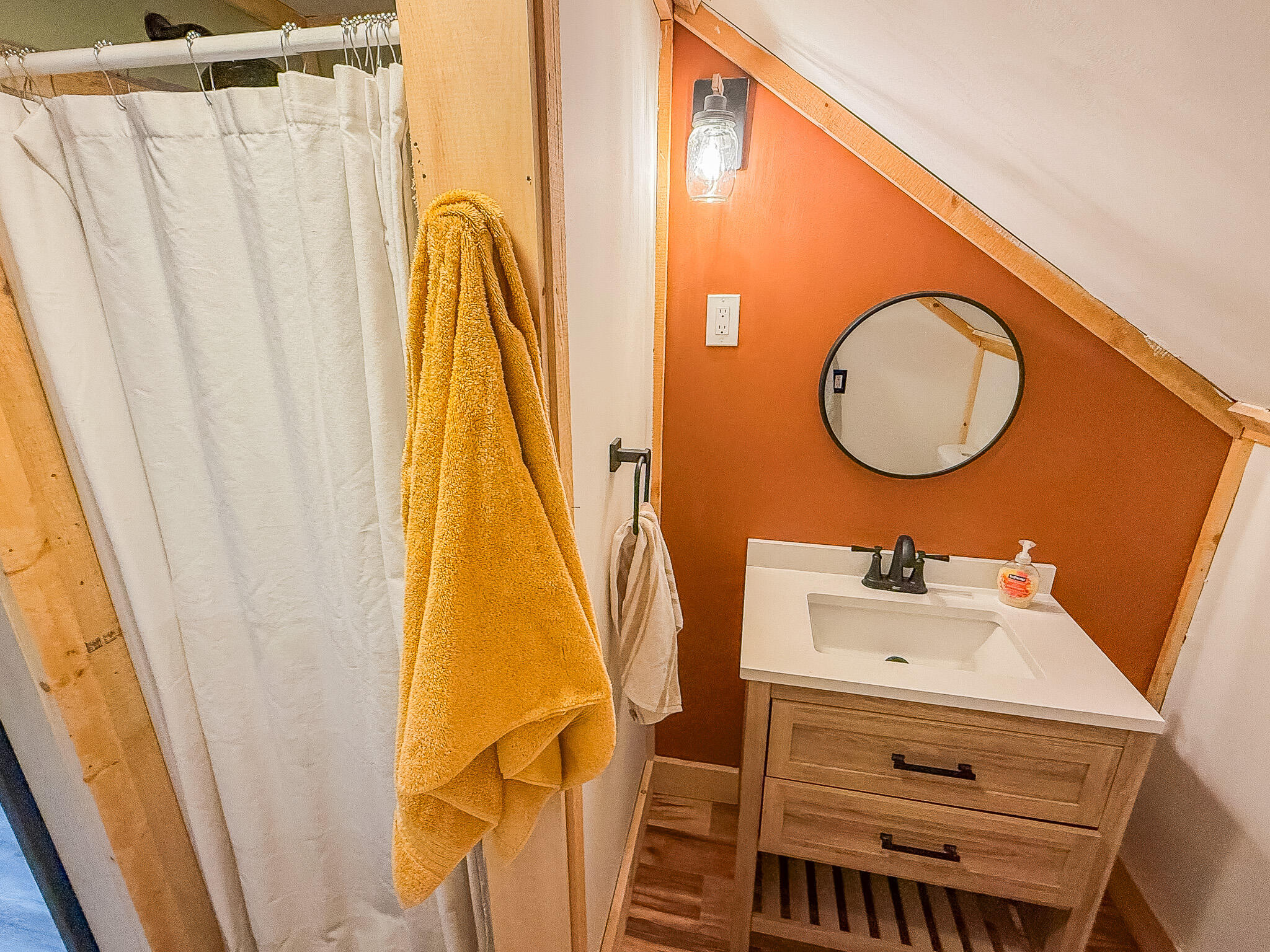 961-967 Newbury Neck Road Surry, ME 04684 - Photo 31 of 56 Apartment bathroom