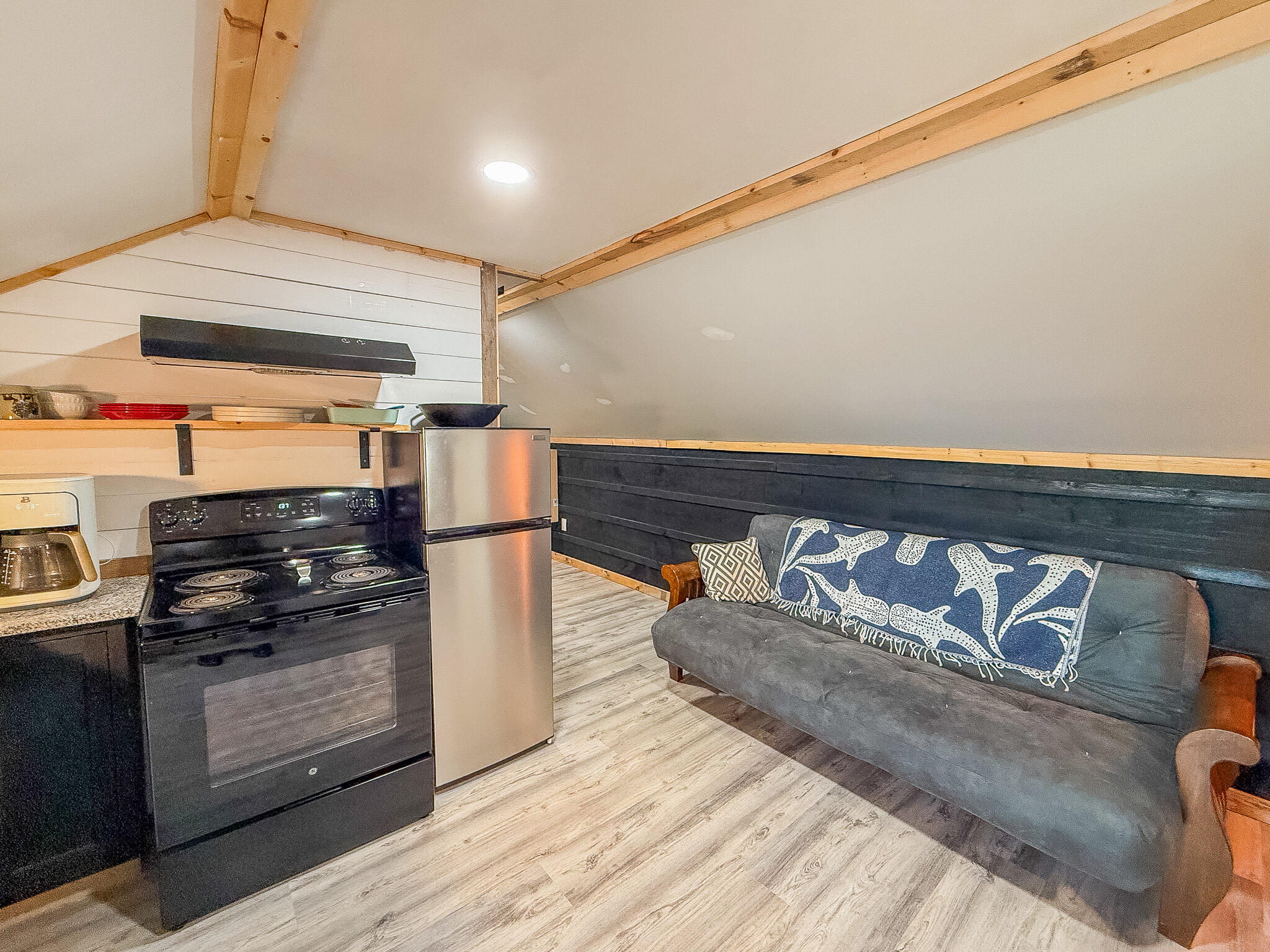 961-967 Newbury Neck Road Surry, ME 04684 - Photo 39 of 59 Apartment kitchen