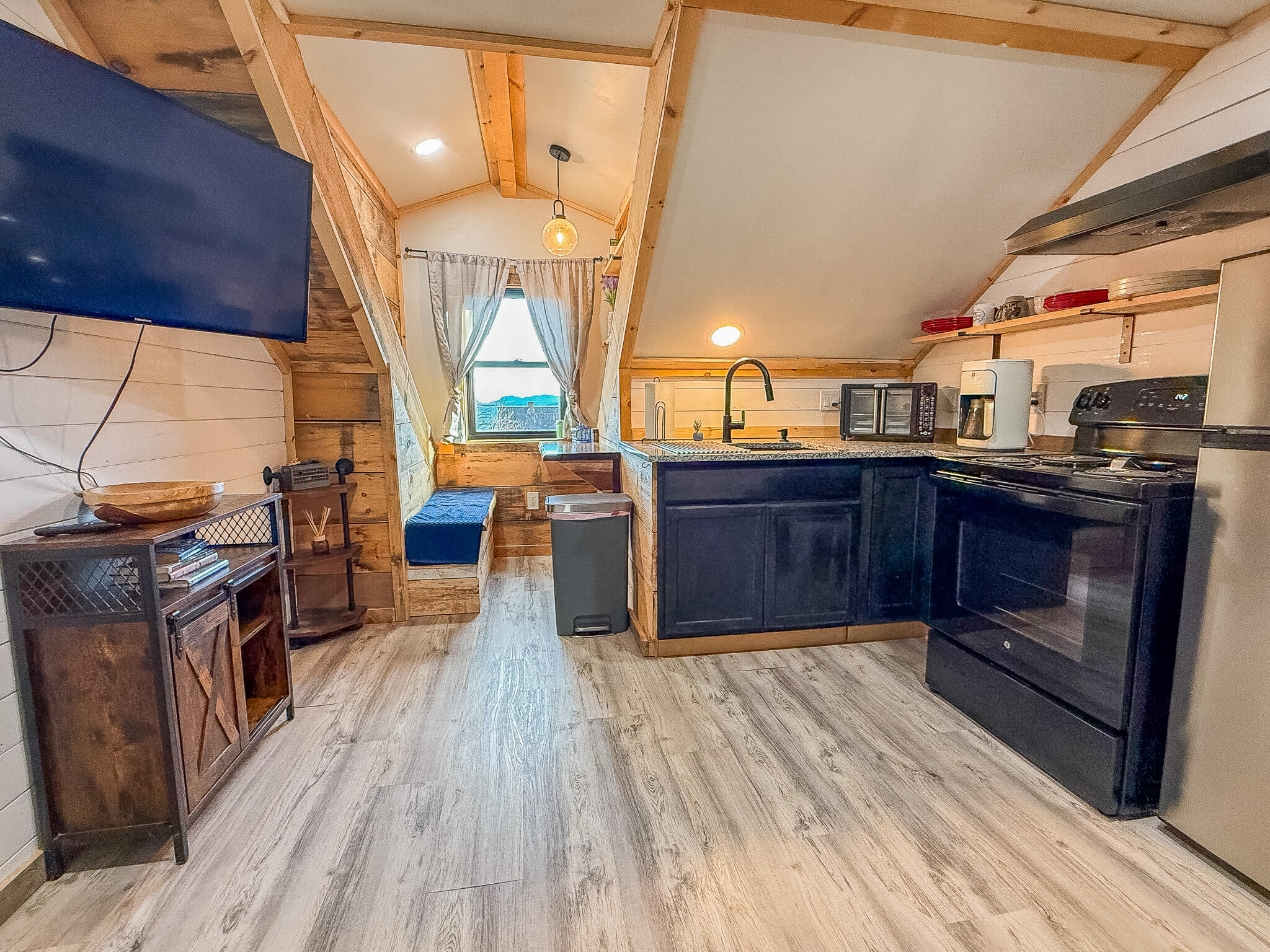 961-967 Newbury Neck Road Surry, ME 04684 - Photo 41 of 56 Apartment kitchen and breakfast nook