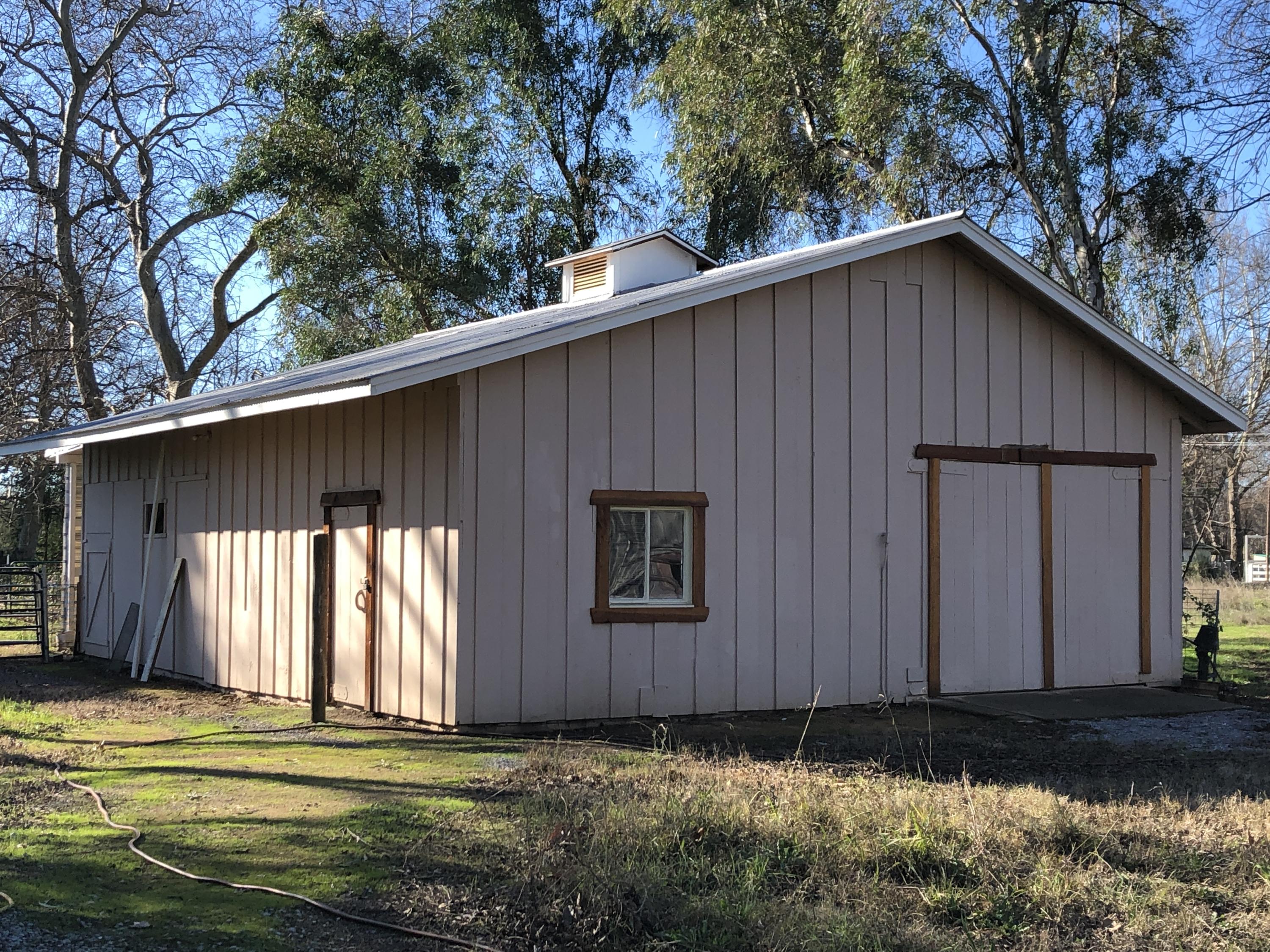 19103 Smith Road Redding, CA 96002 - Photo 5 of 54 Barn
