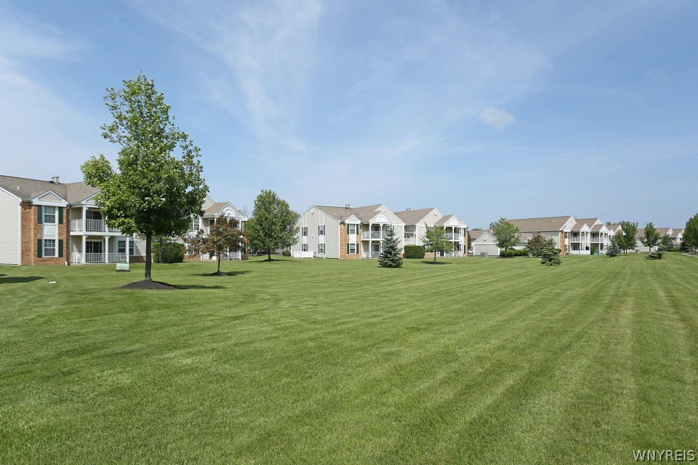 25 Spring Meadow Drive Amherst, NY 14221 - Photo 12 of 24