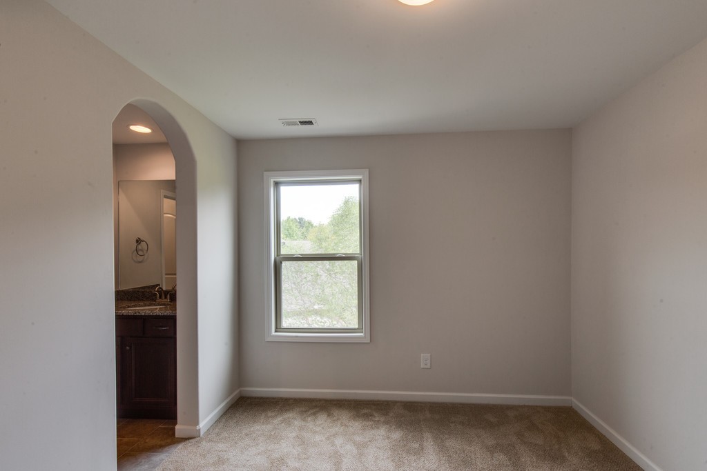 942 Hunters Lane Springfield, TN 37172 - Photo 17 of 40 an empty room with a window