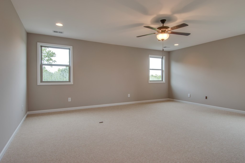 942 Hunters Lane Springfield, TN 37172 - Photo 27 of 40 a view of an empty room with a window