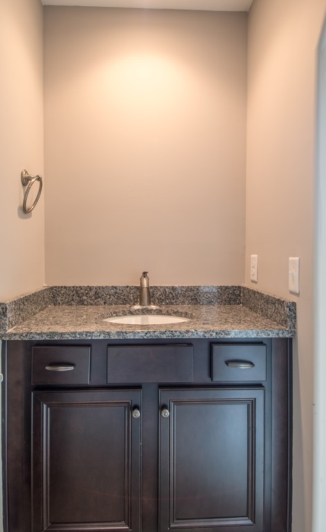 942 Hunters Lane Springfield, TN 37172 - Photo 35 of 40 a view of a granite countertop window