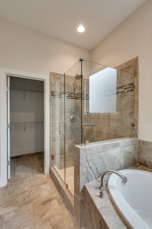 942 Hunters Lane Springfield, TN 37172 - Photo 8 of 40 a bathroom with a tub sink and shower