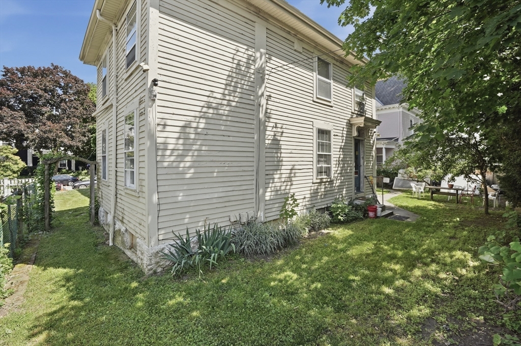 556 High Street Fall River, MA 02720 - Photo 34 of 36