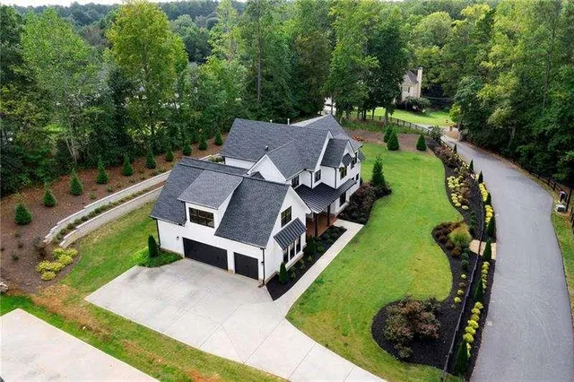 a view of a house with a yard and plants