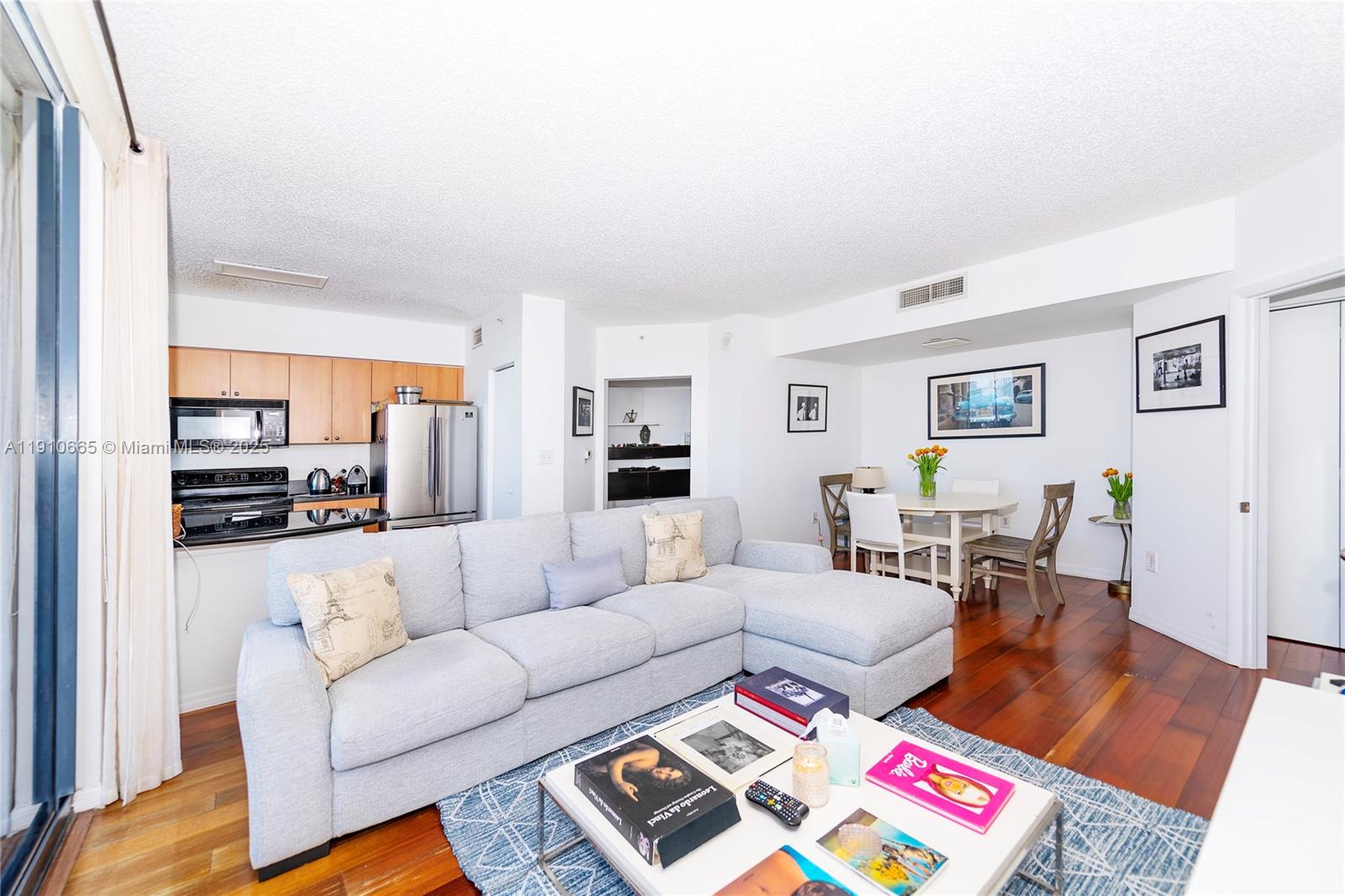 1330 West Avenue, Unit 3104 Miami Beach, FL 33139 - Photo 3 of 18 a living room with furniture and a couch