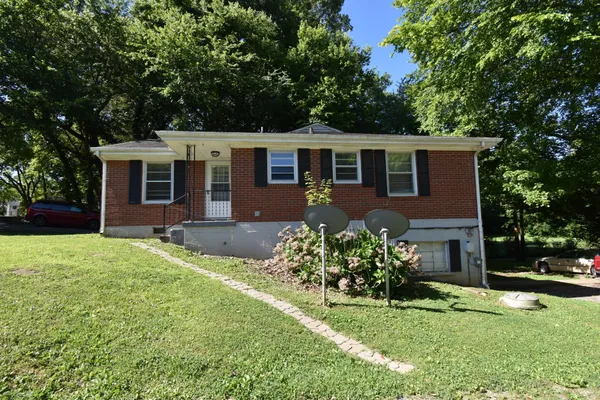 $895 | 406 Hietts Lane, Unit DOWNSTAIRS, Clarksville, TN 37043