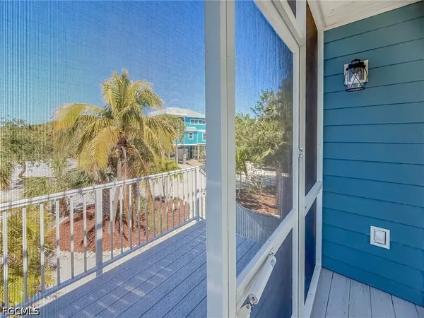 $999,999 | 4511-4501 Schooner Drive, Upper Captiva, FL 33924