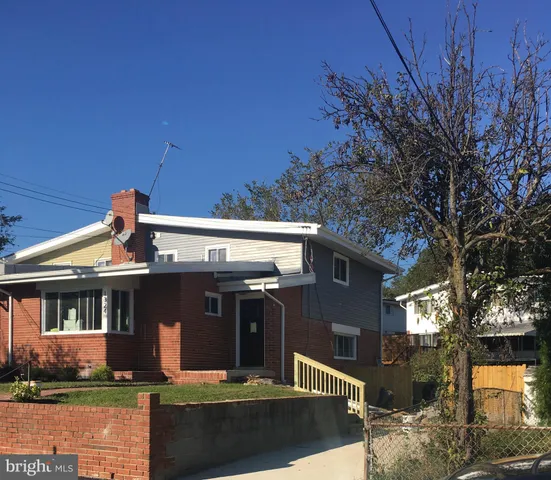front view of house with a yard