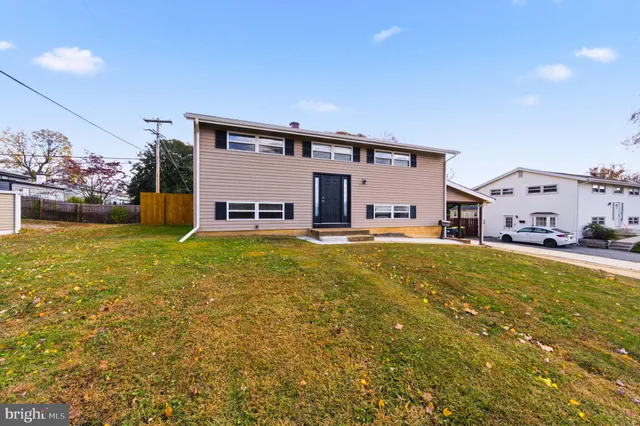 a house view with a outdoor space