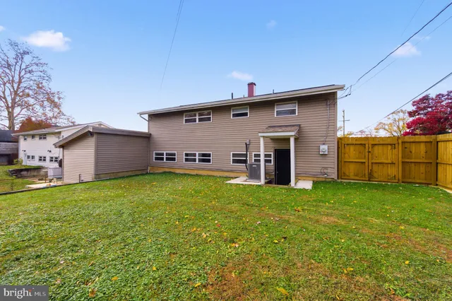 a view of a back yard of the house