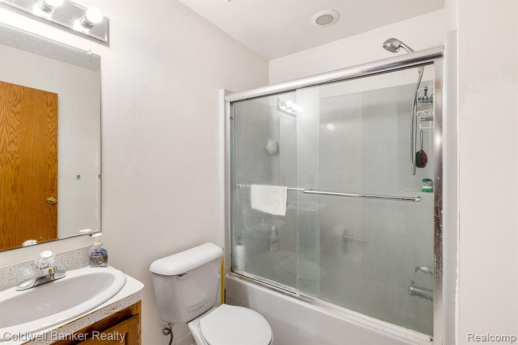 10017 Andersonville Road Clarkston, MI 48346 - Photo 16 of 34 Gallery Image 16