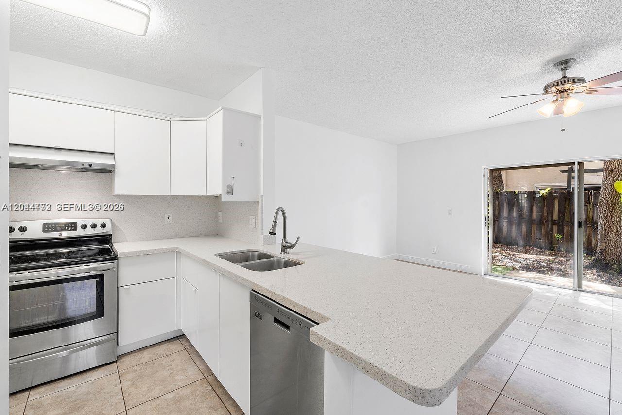 16035 Emerald Cove Road Weston, FL 33331 - Photo 16 of 30 Gallery Image 16