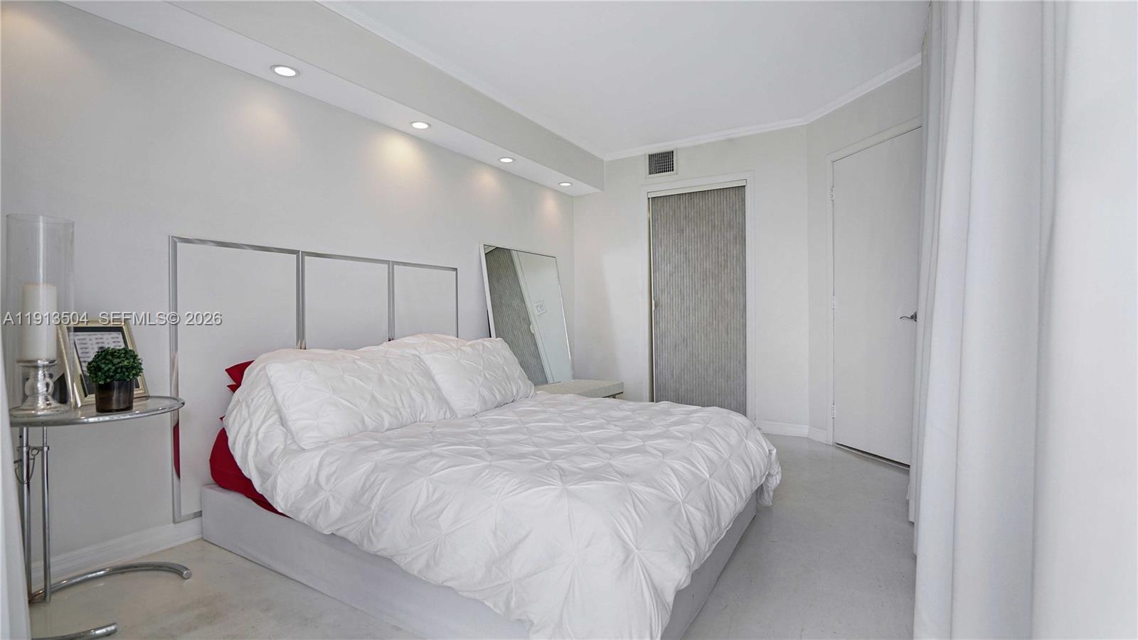 1621 Bay Road, Unit 606 Miami Beach, FL 33139 - Photo 12 of 32 Gallery Image 12
