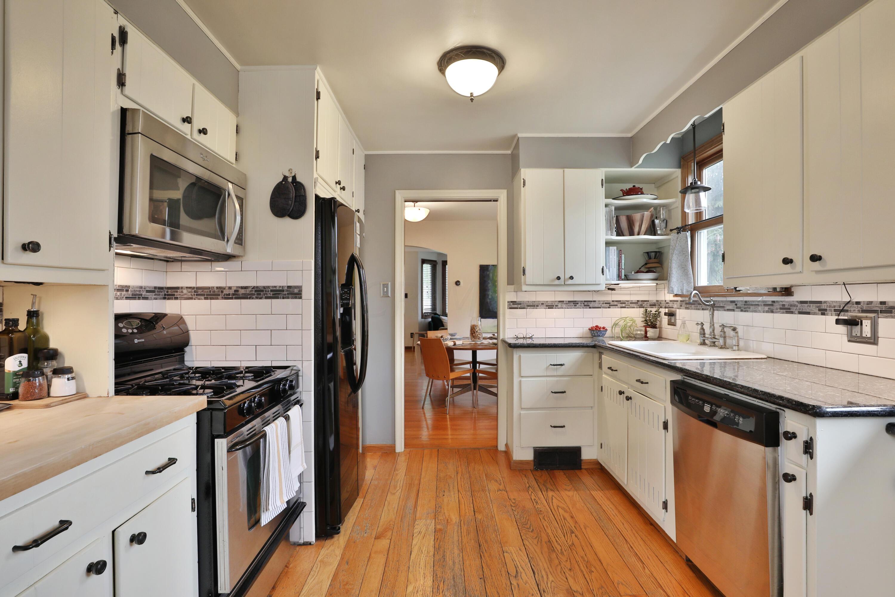 502 Crestview Road Columbus, OH 43202 - Photo 15 of 54 Eat-in Kitchen