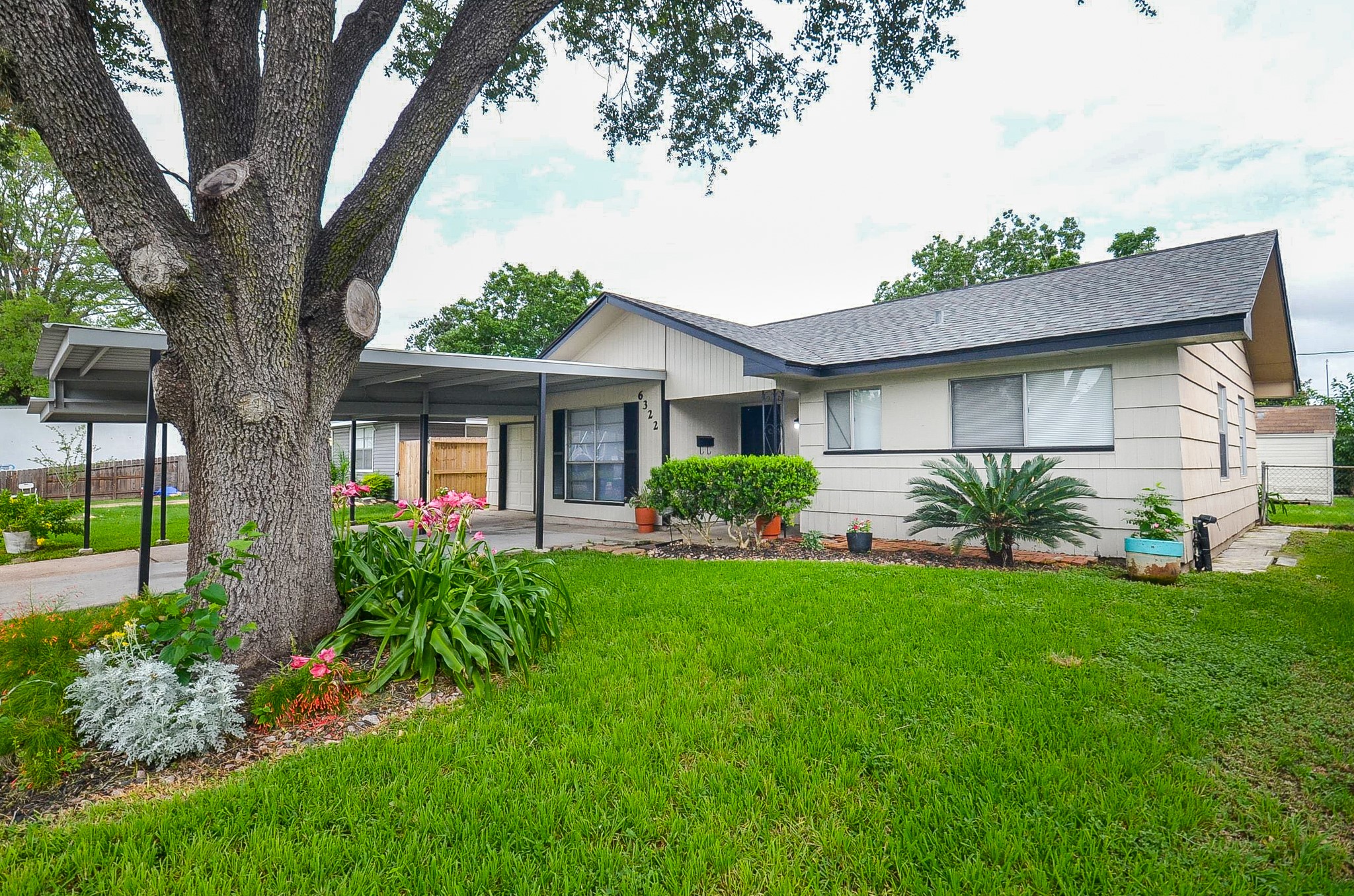 6322 Clemson Street Houston, TX 77092 - Photo 3 of 20