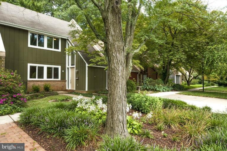 11130 Forest Edge Drive Reston, VA 20190 - Photo 1 of 2 Exterior (Front)