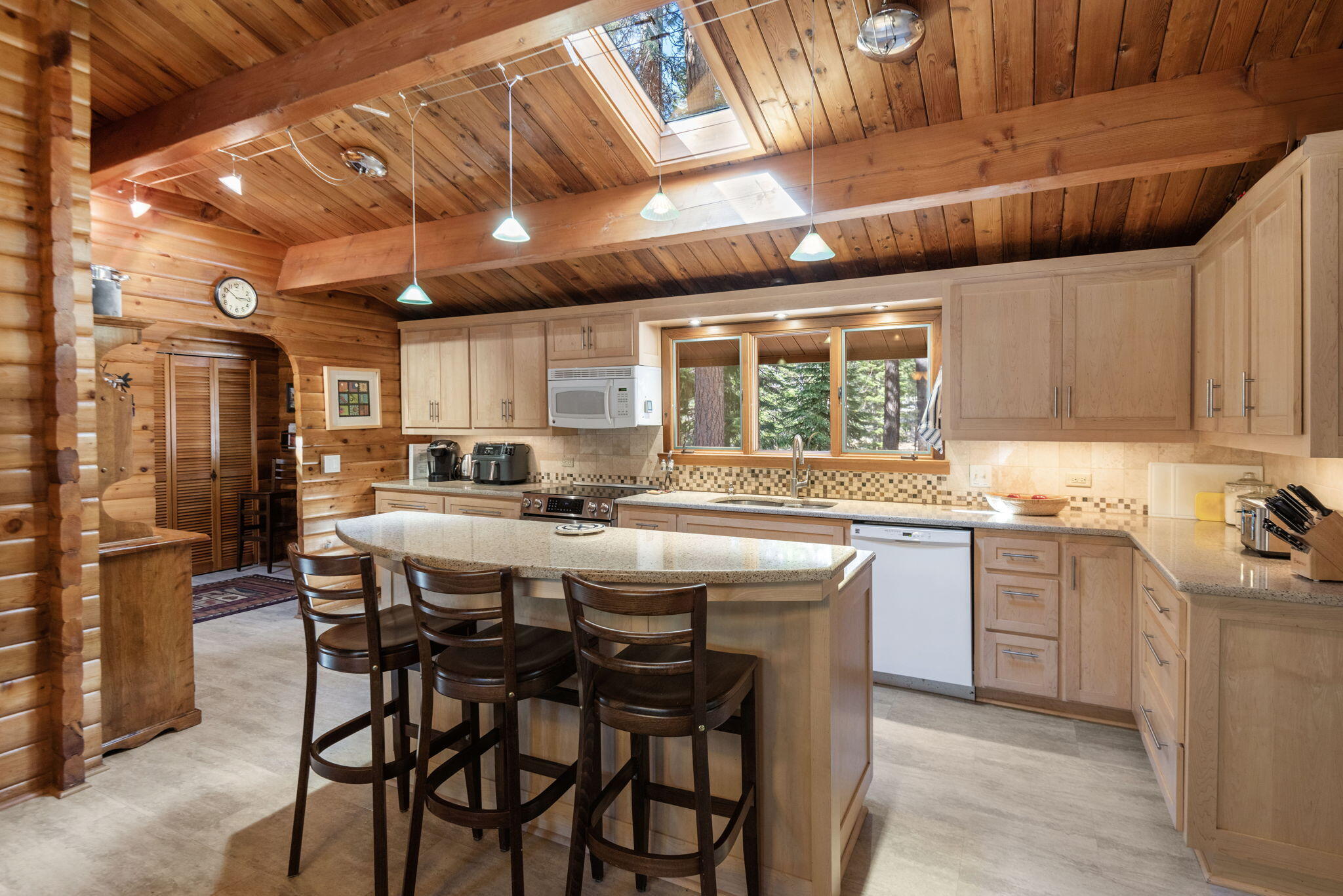 70809 Hyacinth, Unit SH23 Black Butte Ranch, OR 97759 - Photo 5 of 16 5-web-or-mls-DSC_9574
