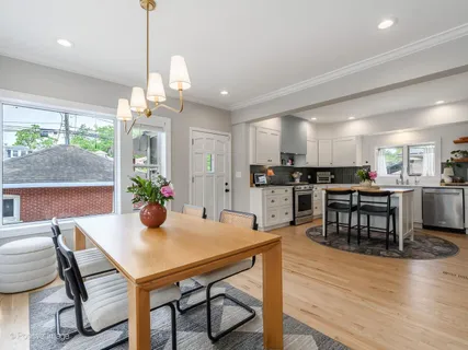 $850,000 | 5002 North Central Park Avenue, Chicago, IL 60625