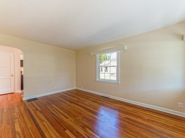 594 Chase Road Columbus, OH 43214 - Photo 4 of 19 Gallery Image 4
