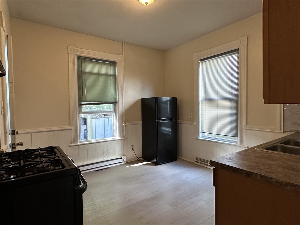 26 Hebron Street Springfield, MA 01107 - Photo 7 of 11