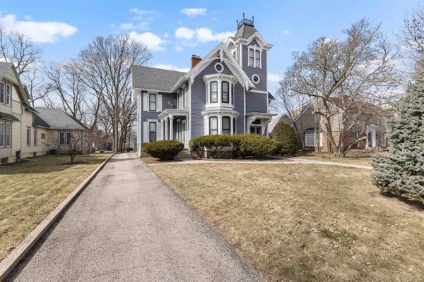 $399,900 | 601 Pearl Street, Belvidere, IL 61008