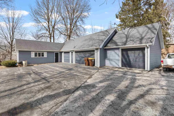 $399,900 | 601 Pearl Street, Belvidere, IL 61008