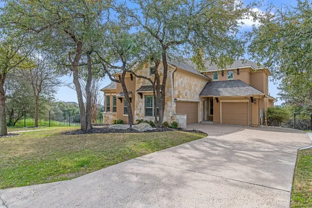 a view of entrance door of the house