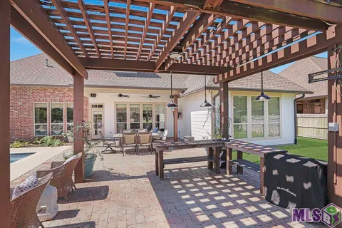 $725,000 | 36448 Lake Bend Avenue, Prairieville, LA 70769