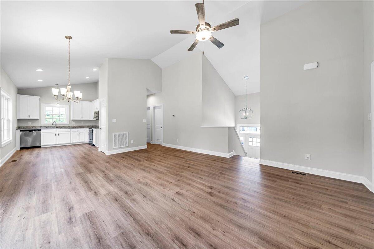 5710 Huntridge Road Roanoke, VA 24012 - Photo 4 of 32 16-MIB01939