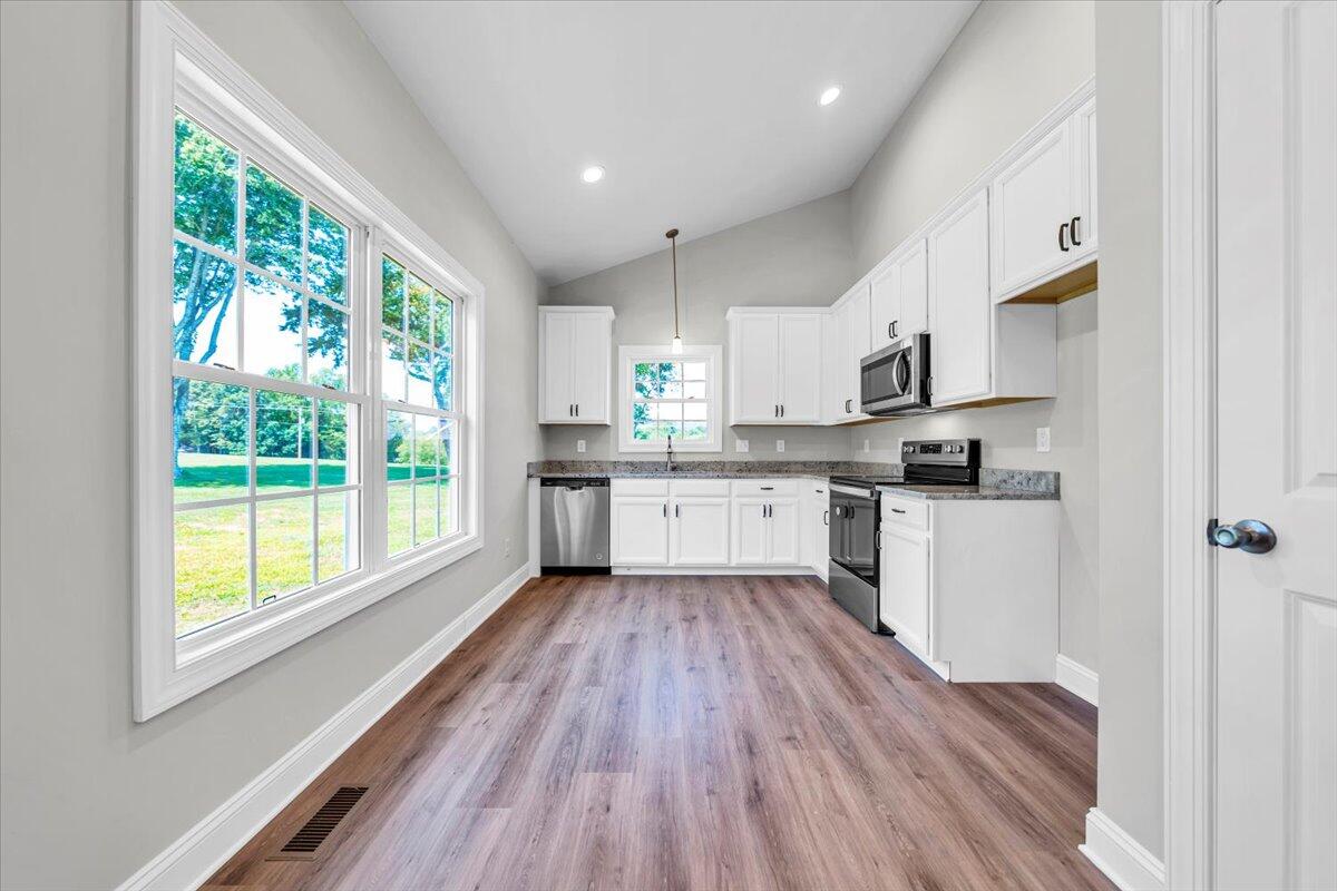 5710 Huntridge Road Roanoke, VA 24012 - Photo 6 of 32 18-MIB01948
