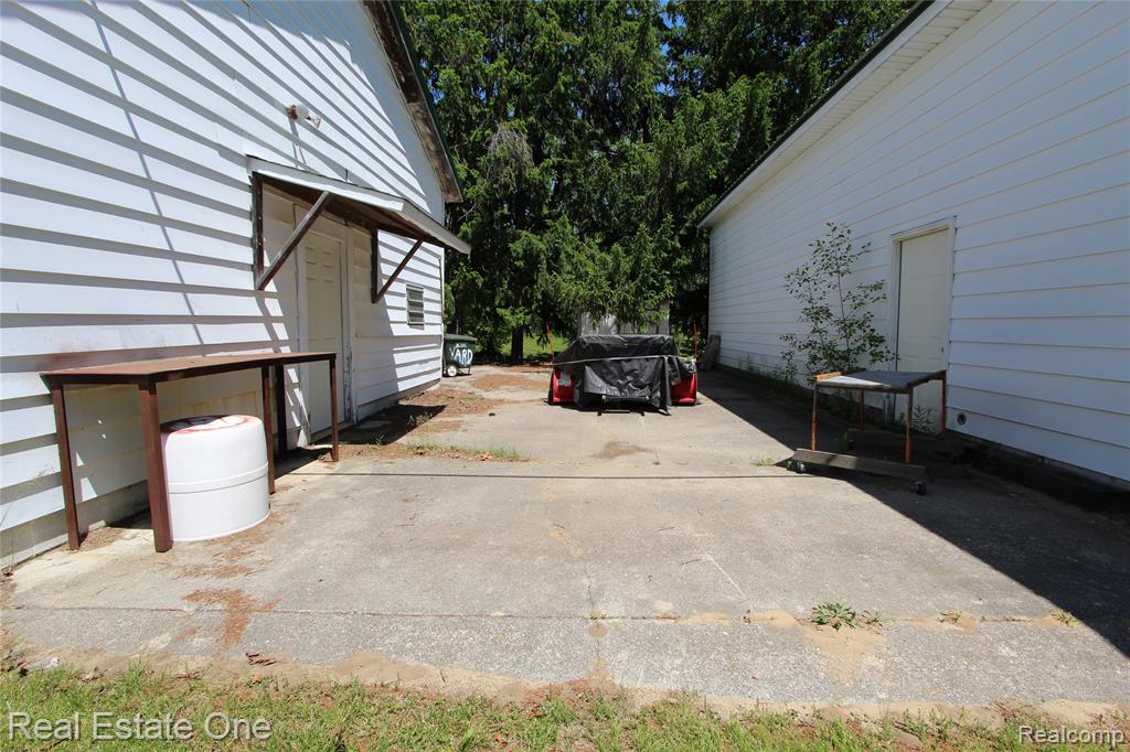 1325 South Hospital Road Waterford, MI 48327 - Photo 42 of 54