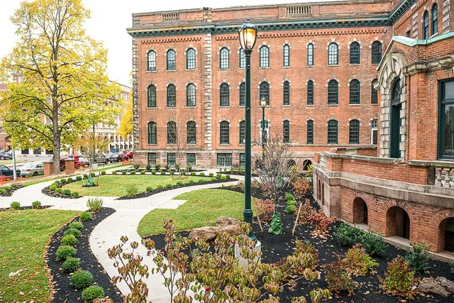 $1,679 | 300 Alexander Street, Unit 109, Rochester, NY 14607