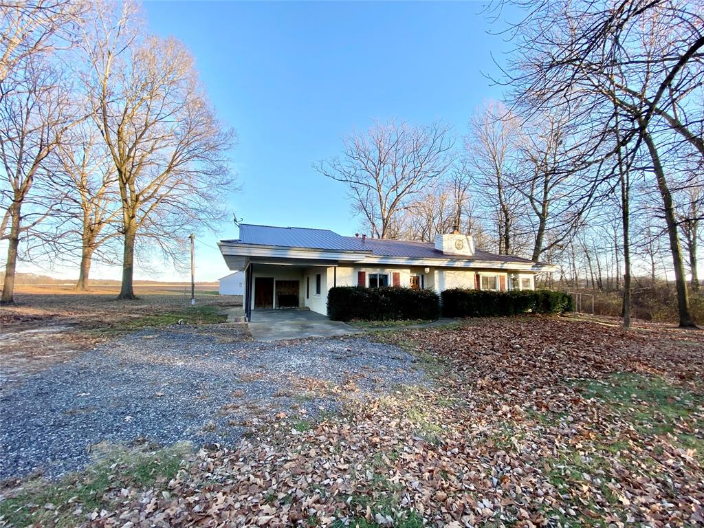 3237 South Stringtown Road Covington, IN 47932 - Photo 2 of 22