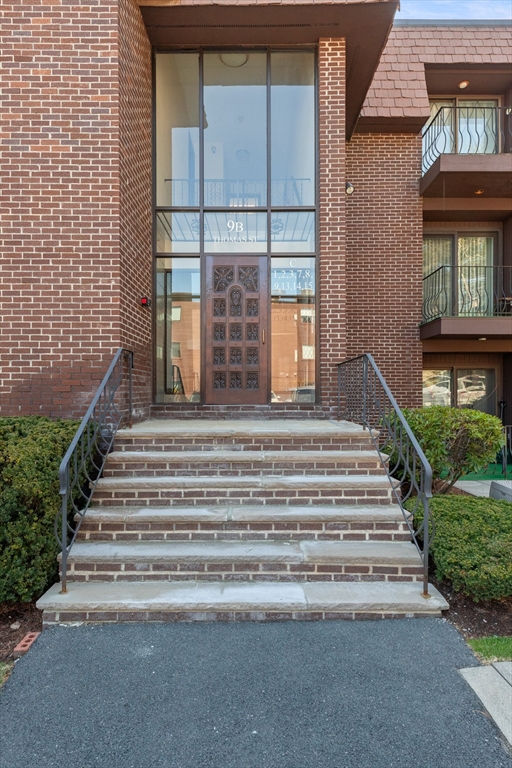9 Thomas Street, Unit C2 Saugus, MA 01906 - Photo 6 of 31
