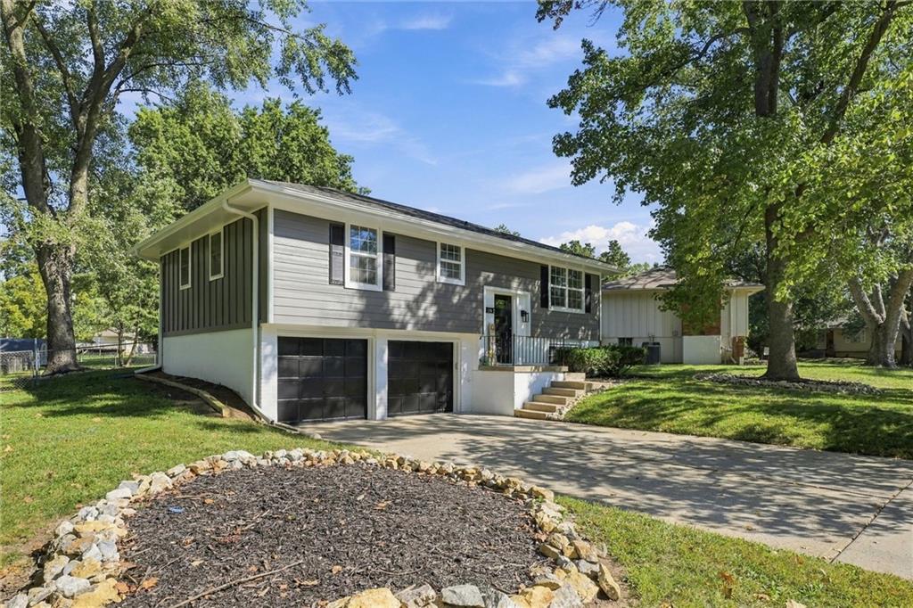 205 Southwest Kingscross Road Blue Springs, MO 64014 - Photo 2 of 34 Gallery Image 2