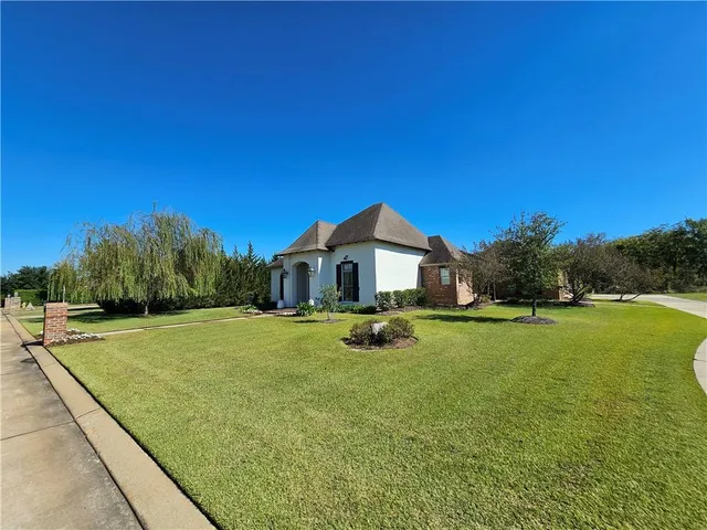 $699,900 | 6713 Taylor Oaks Lane, Alexandria, LA 71301