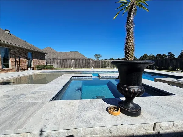 $675,000 | 6713 Taylor Oaks Lane, Alexandria, LA 71301