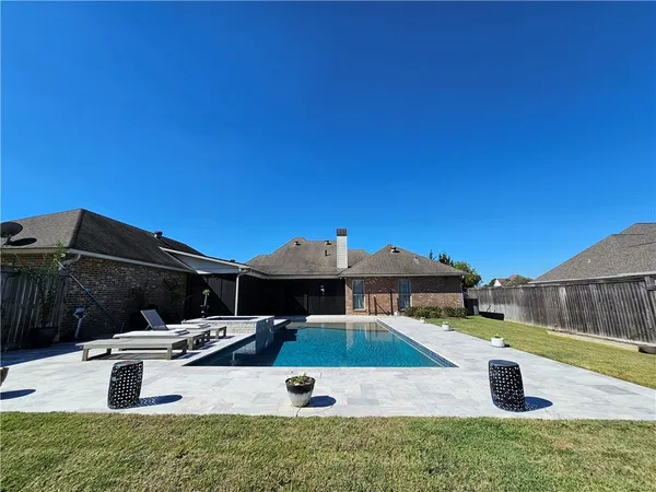 $675,000 | 6713 Taylor Oaks Lane, Alexandria, LA 71301
